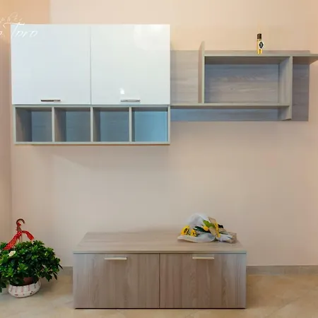 Casa Sofia Vacanze A דירה מונטאלבאנו אליקונה