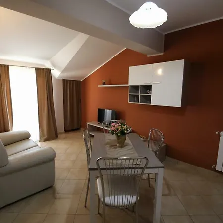 דירה Casa Sofia Vacanze A מונטאלבאנו אליקונה